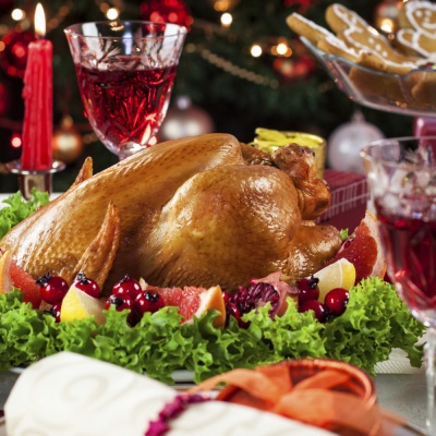 o-CHRISTMAS-DINNER-TABLE-facebook